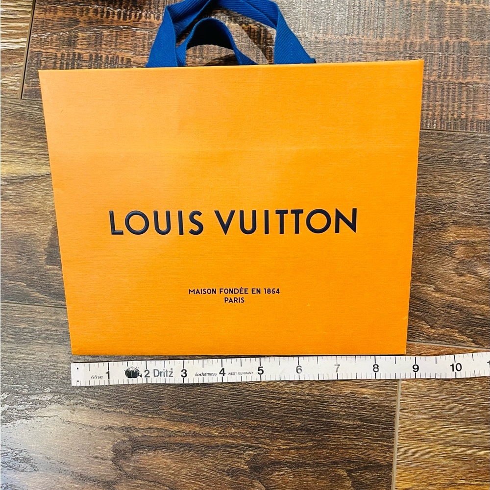 Authentic Louis Vuitton shopping bags. All 5 Bags. Multiple Sizes - Picture 6 of 8